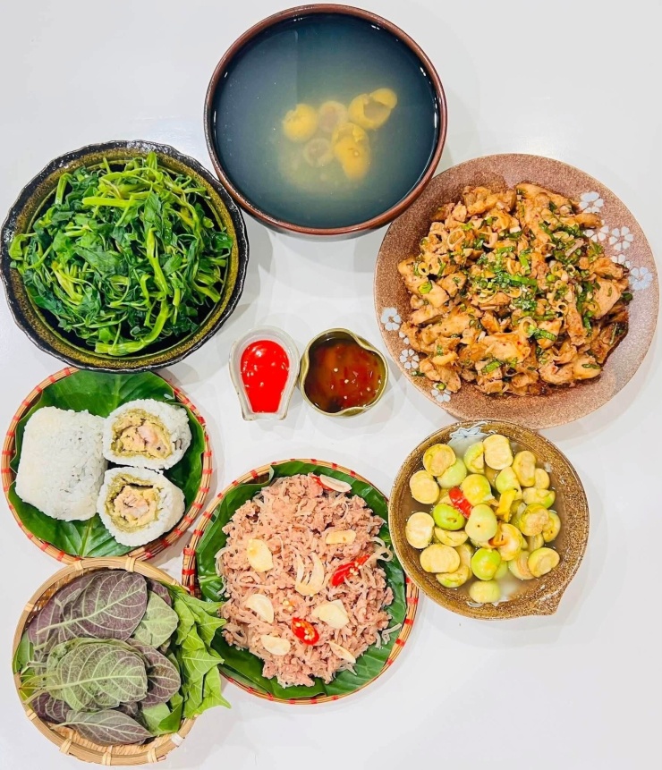 Mâm cơm gia đình Hà Nội: Khi bàn ăn trở thành câu chuyện tình thân