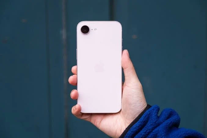 iPhone 15 likenew hay iPhone 17e mới: Chênh lệch 3,3 triệu đồng, chọn cái nào?