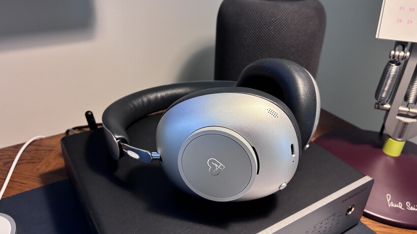 Technics EAH-A1000 vs Loewe Leo: Cuộc đối đầu tai nghe over-ear cao cấp