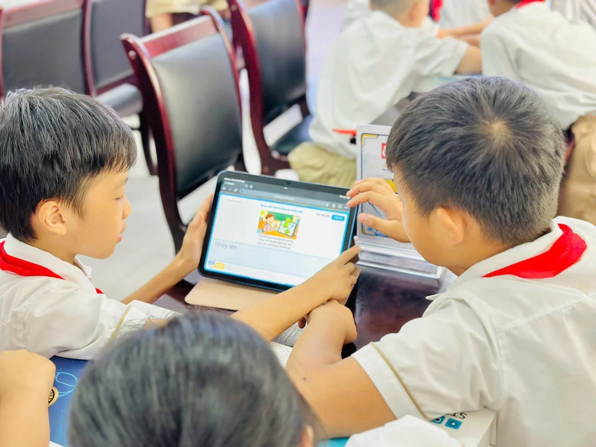 Bảo vệ tâm thần trẻ em trực tuyến: Nhận diện nguy hiểm và xây dựng mạng lưới hỗ trợ