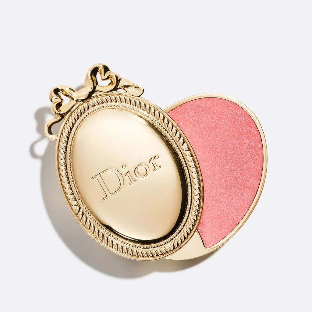 Dior Médaillon: khi son dưỡng môi hóa thành món trang sức lễ hội