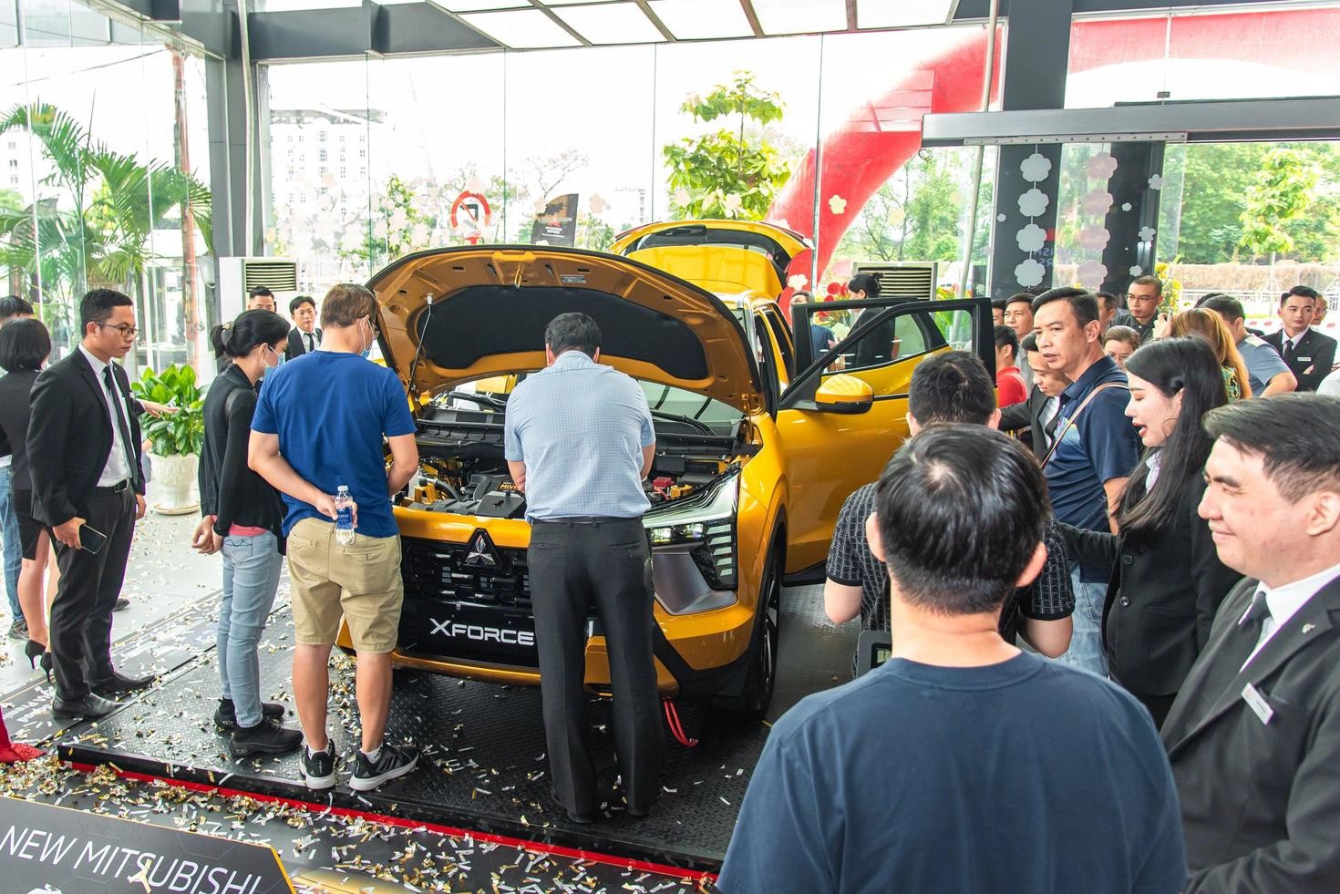 Lãi suất vay ô tô 19,4%: nên tất toán hay giữ xe?
