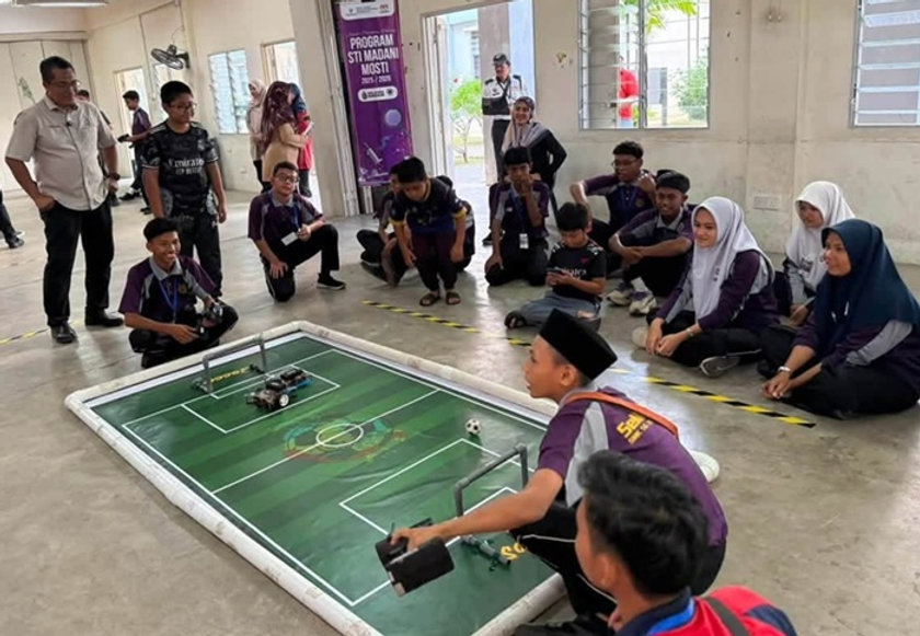 Program Penerokaan Karir STEM Tarik Ratusan Pelajar Menengah