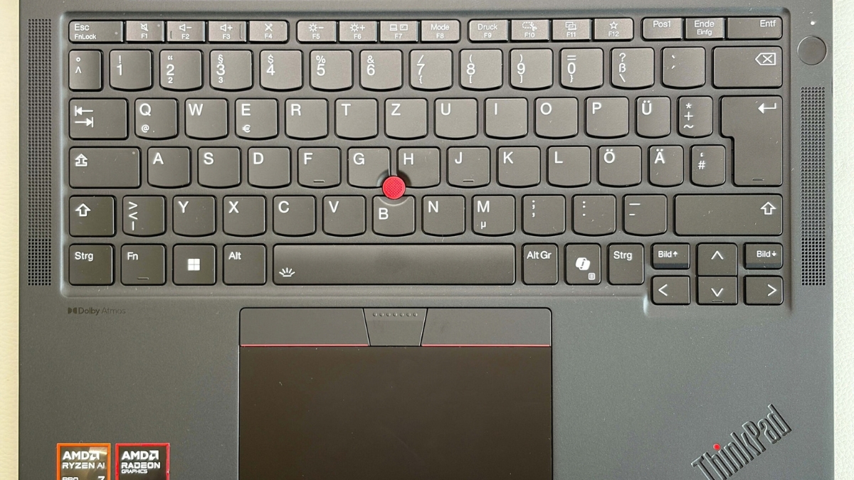 Lenovo ThinkPad X13 Gen 7 AMD vs T14s Gen 6: chọn laptop kinh doanh nào?