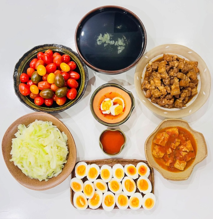 Mâm cơm gia đình Hà Nội: Khi bàn ăn trở thành câu chuyện tình thân