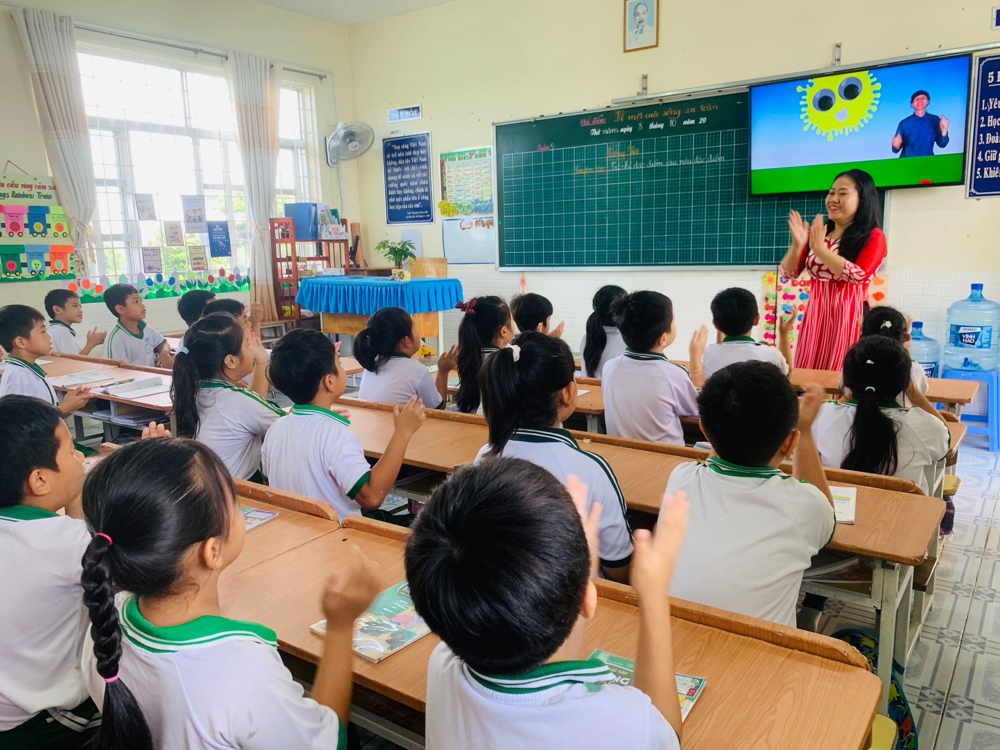 Vì sao học sinh vẫn ngại nói tiếng Anh dù học nhiều năm?
