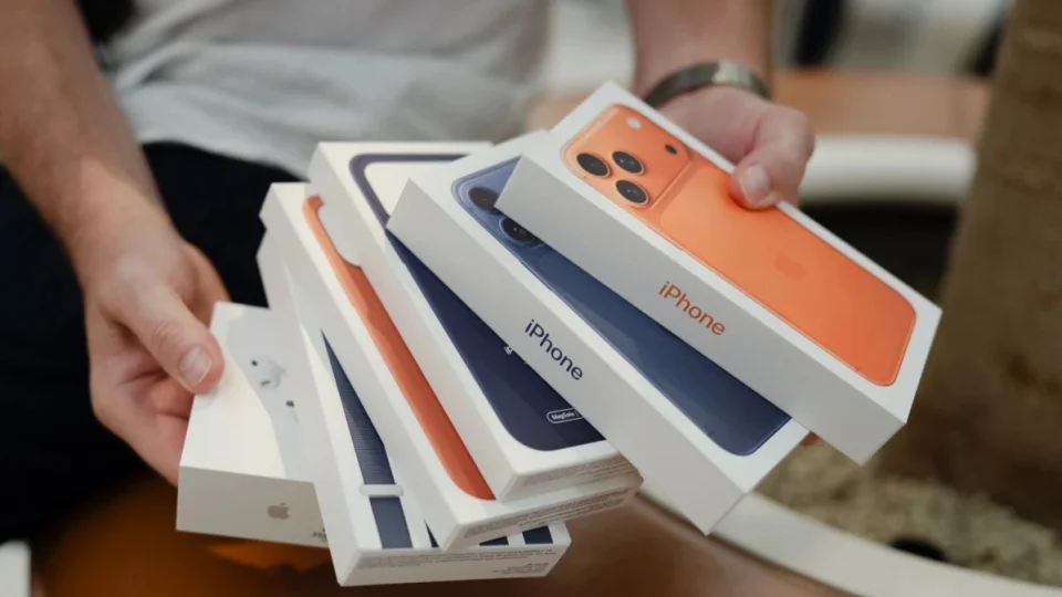 iPhone 16 Plus hay iPhone 17: nên mua mẫu màn lớn nào lúc giảm giá?