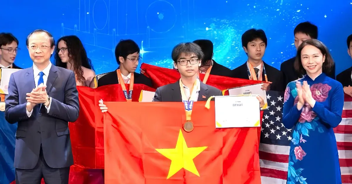 Từ bầu trời đêm đến Huy chương Vàng Olympic Thiên văn quốc tế