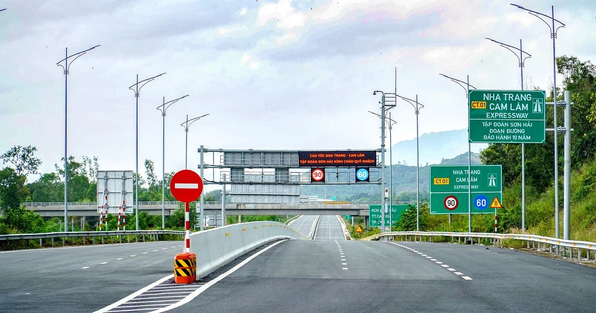Biển báo khoảng cách an toàn trên cao tốc: Bước nhỏ, hiệu quả lớn