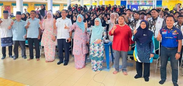 Pendedahan Kerjaya Teknologi di Sekolah: Dari Pengguna kepada Pencipta
