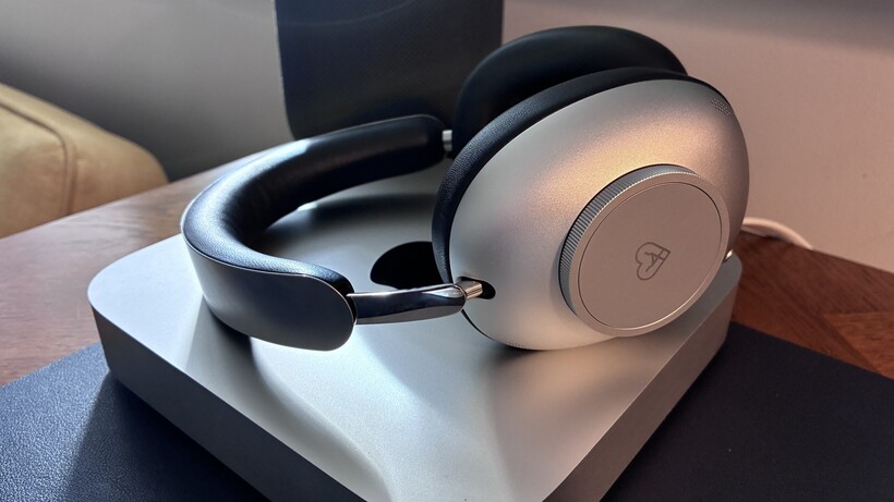 Technics EAH-A1000 vs Loewe Leo: Cuộc đối đầu tai nghe over-ear cao cấp