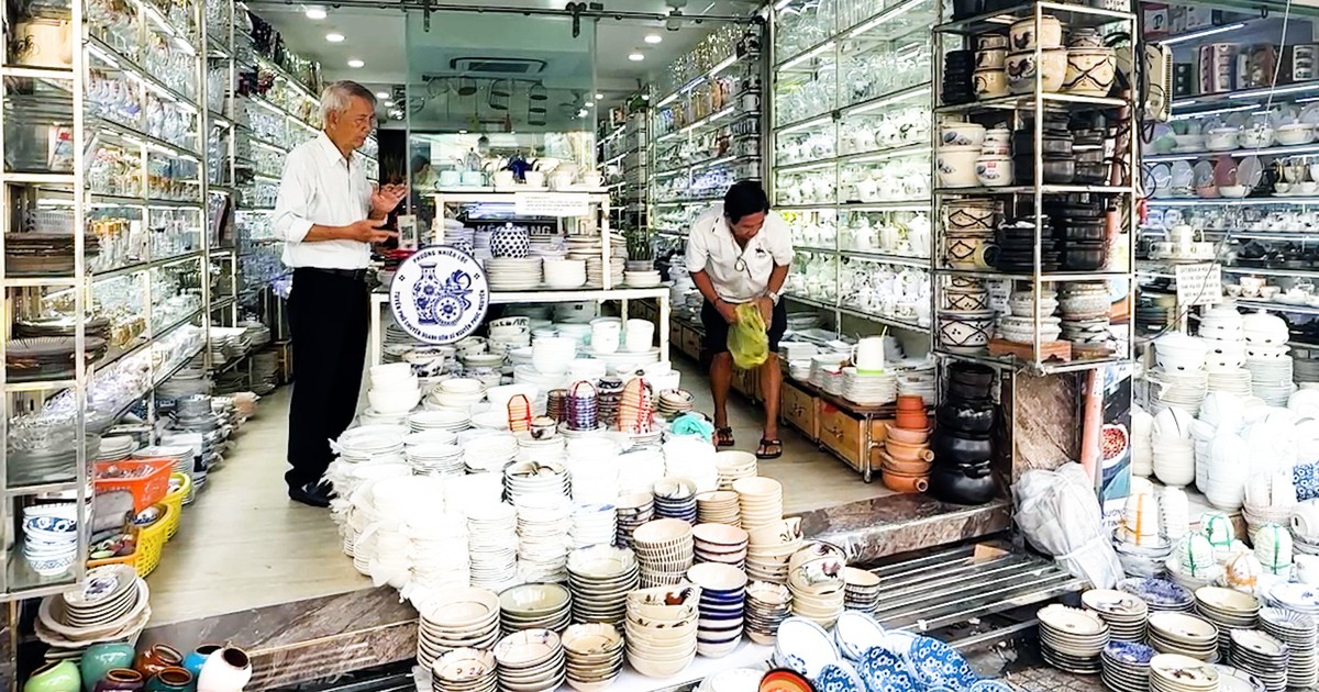Phố gốm sứ Nguyễn Phúc Nguyên: Tuyến phố mới của người mê sưu tầm