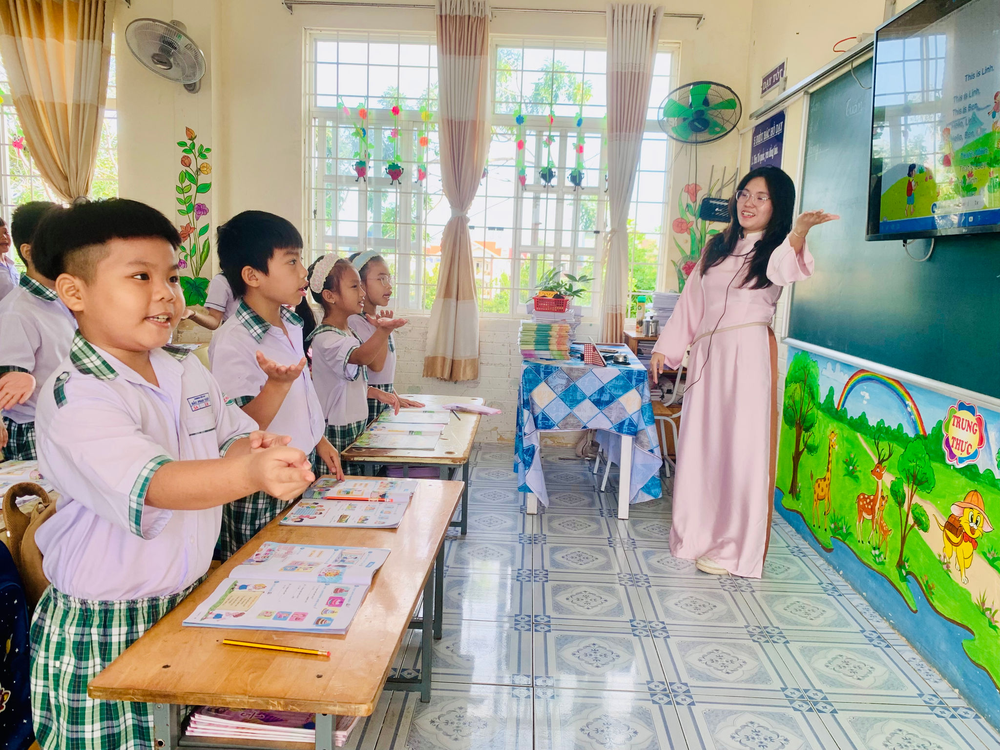 Vì sao học sinh vẫn ngại nói tiếng Anh dù học nhiều năm?