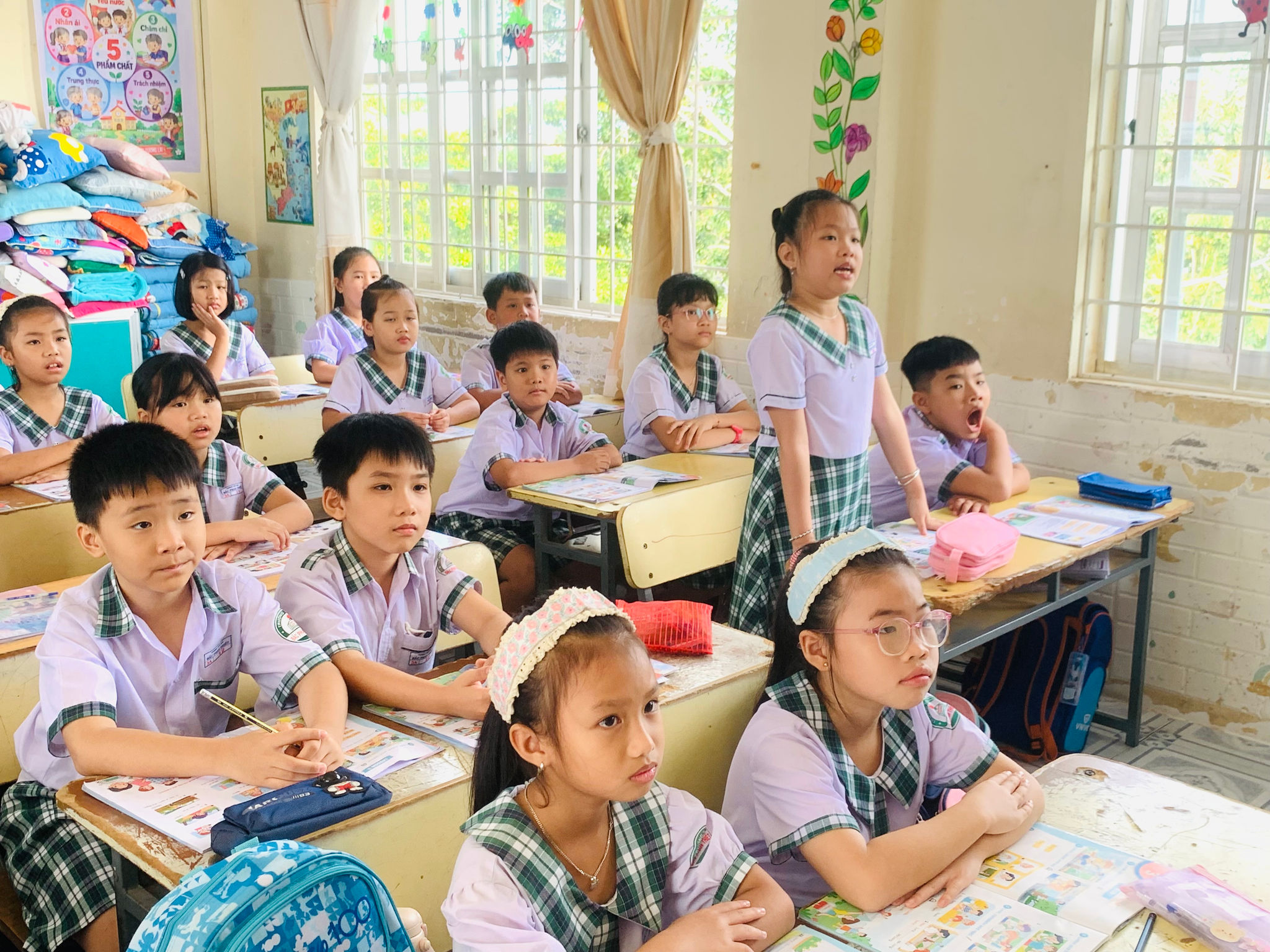 Vì sao học sinh vẫn ngại nói tiếng Anh dù học nhiều năm?