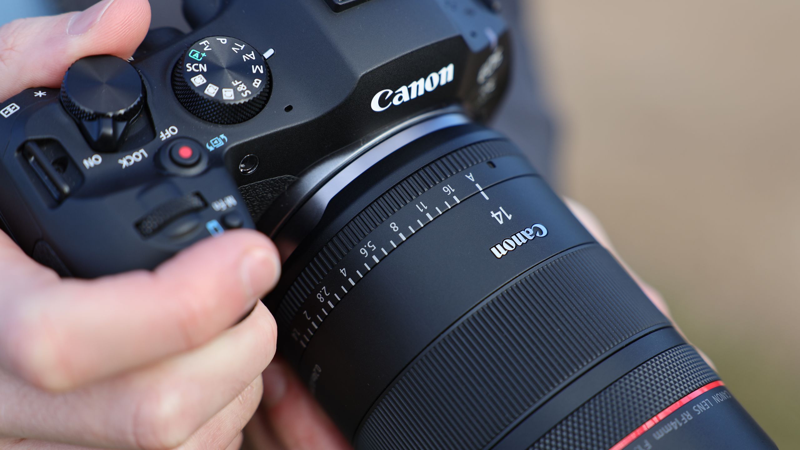 Canon EOS R6 và Panasonic Lumix S9 nhận firmware sửa lỗi ghi hình quan trọng