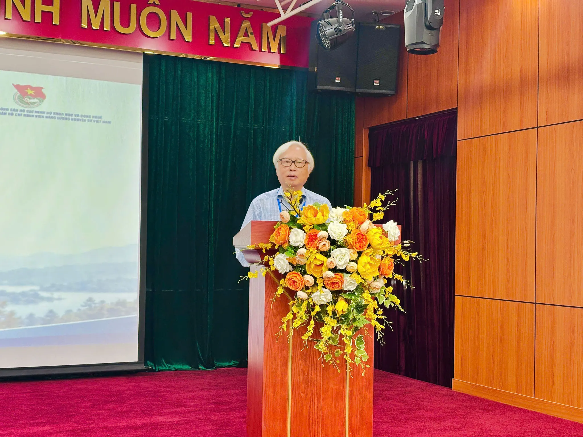 Đào tạo thế hệ trẻ cho ngành năng lượng nguyên tử