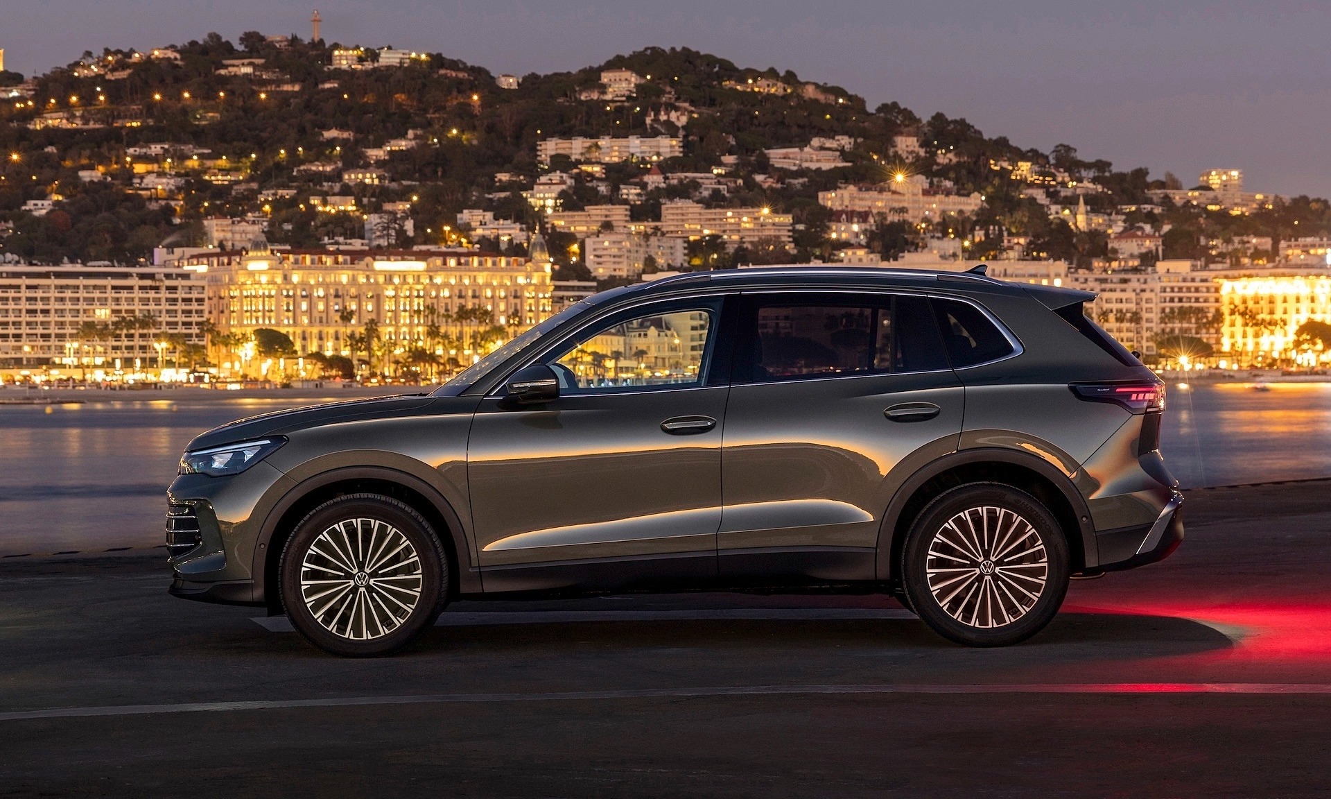 Volkswagen Tiguan và Tayron: chọn Style hay R-Line?