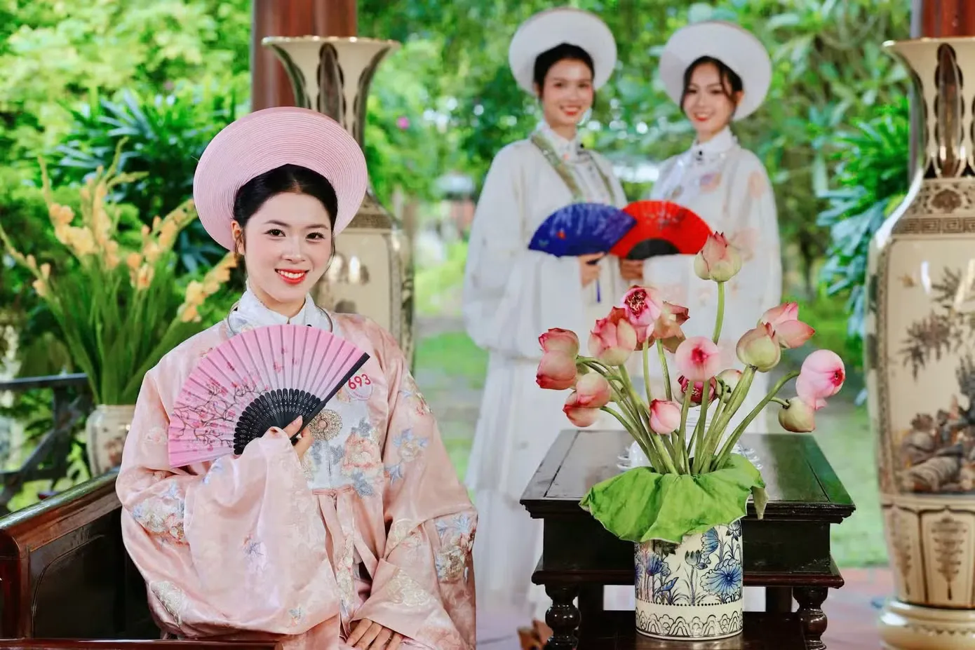 Khi áo Nhật Bình và cổ phục trở thành ngôn ngữ vẻ đẹp truyền thống
