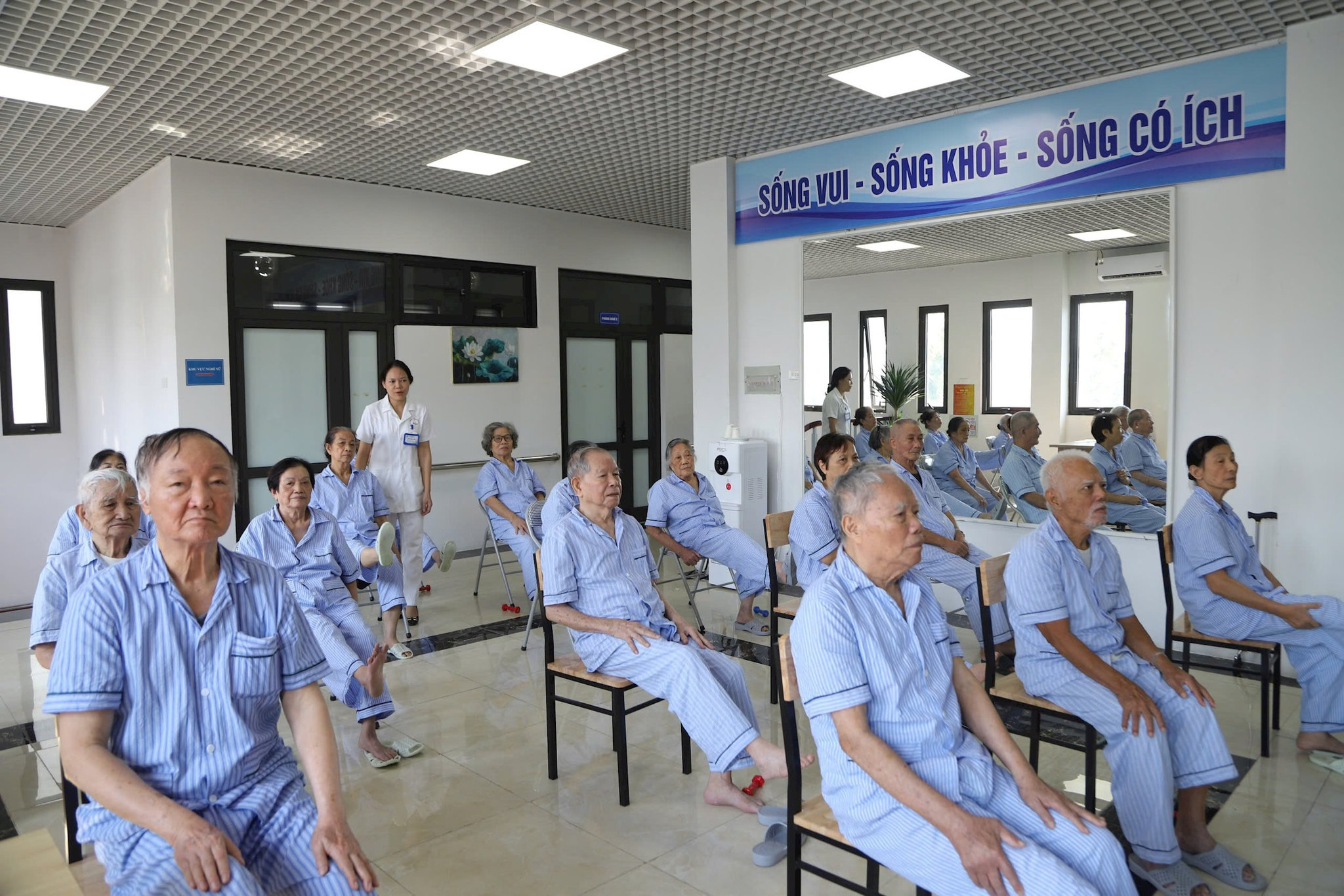 Mô hình chăm sóc người cao tuổi ban ngày: từ Tây Hồ đến mạng lưới cộng đồng
