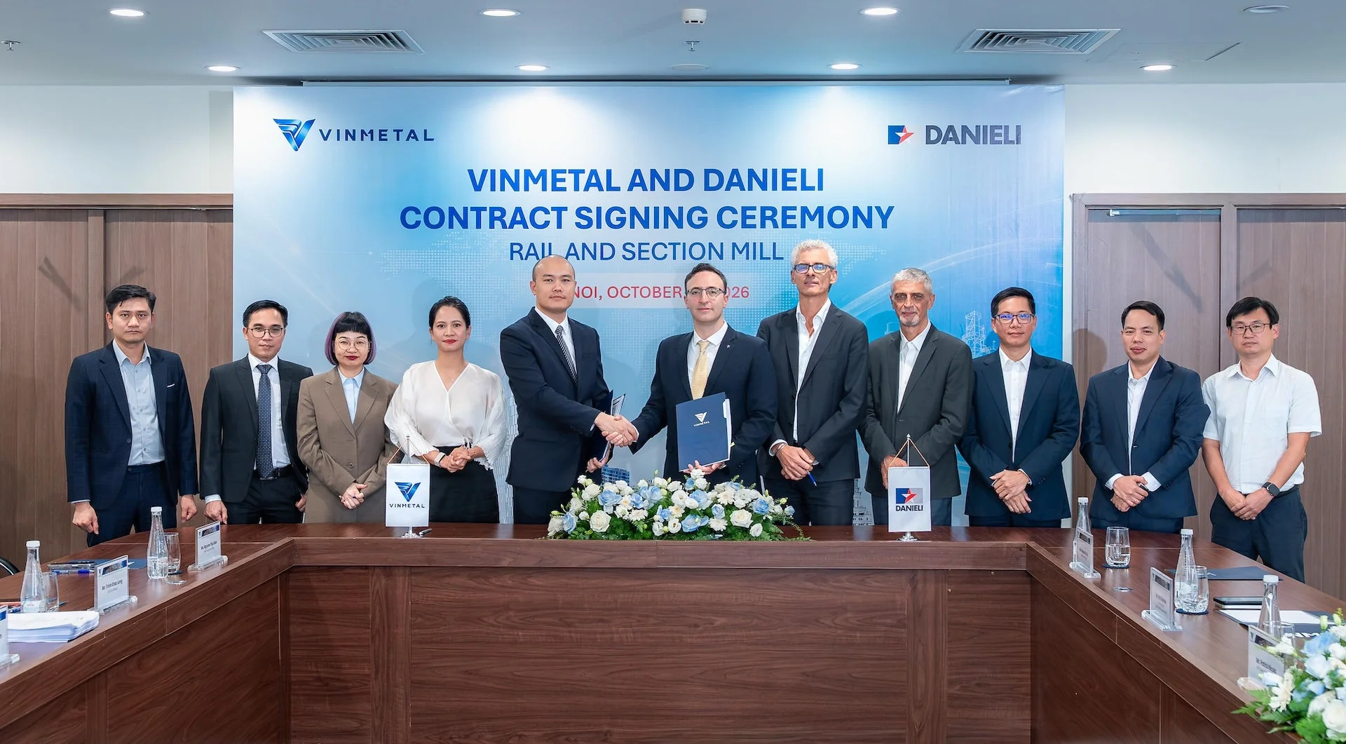 Phạm Nhật Vượng bắt tay Danieli để nội địa hóa thép ray đường sắt cao tốc