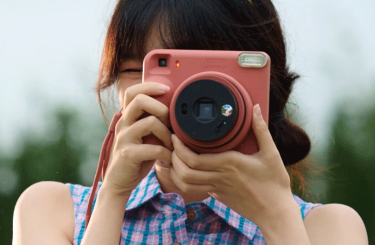 Instax Square 2 Mood Filters: Một chiếc máy, hai thế giới màu sắc