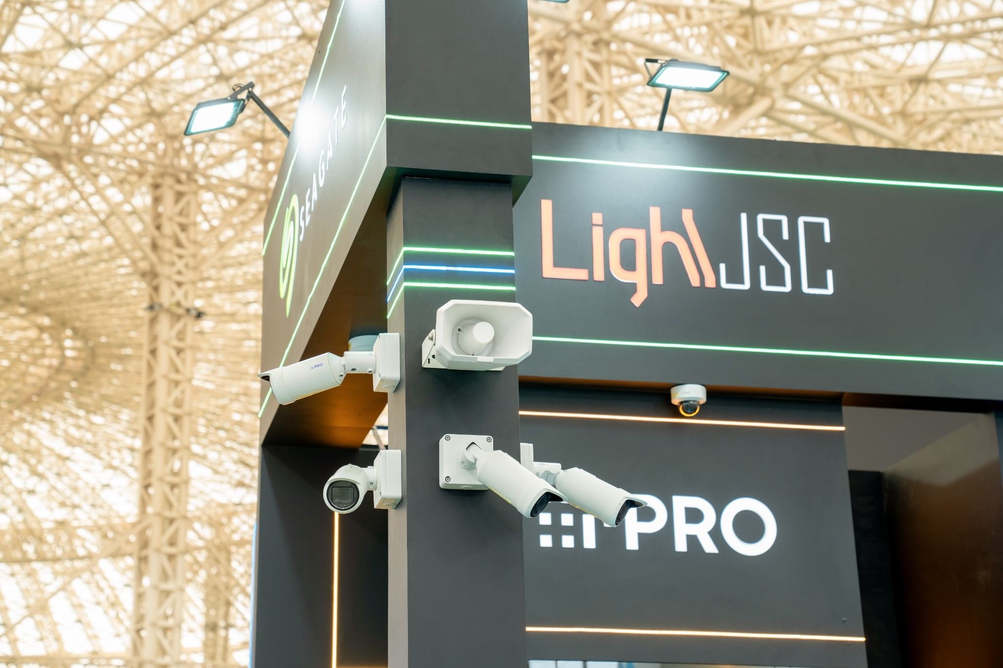 Từ camera giám sát đến trung tâm dữ liệu trong đô thị thông minh