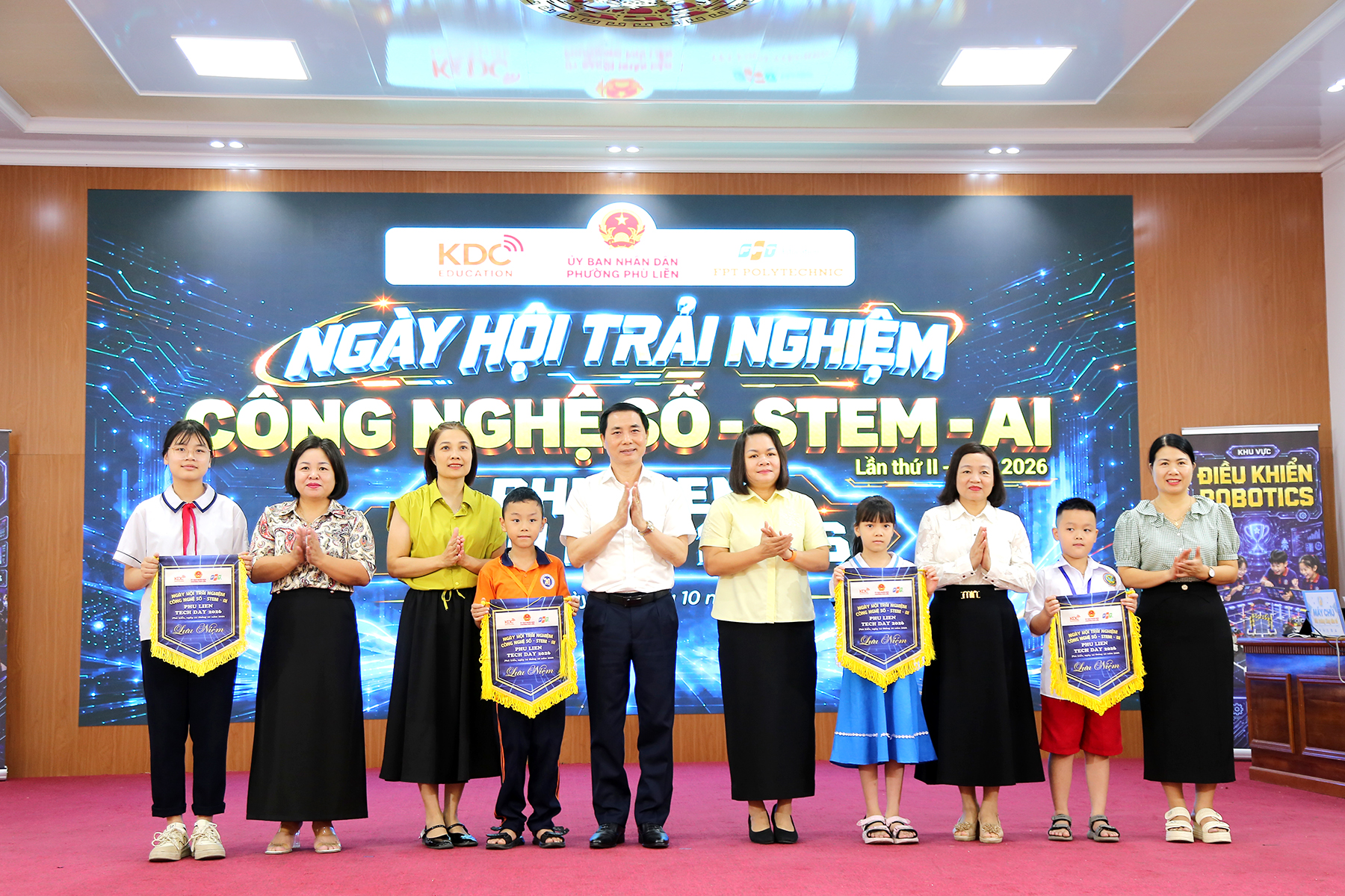 Hơn 600 học sinh tham gia Ngày hội STEM và AI tại Phù Liễn