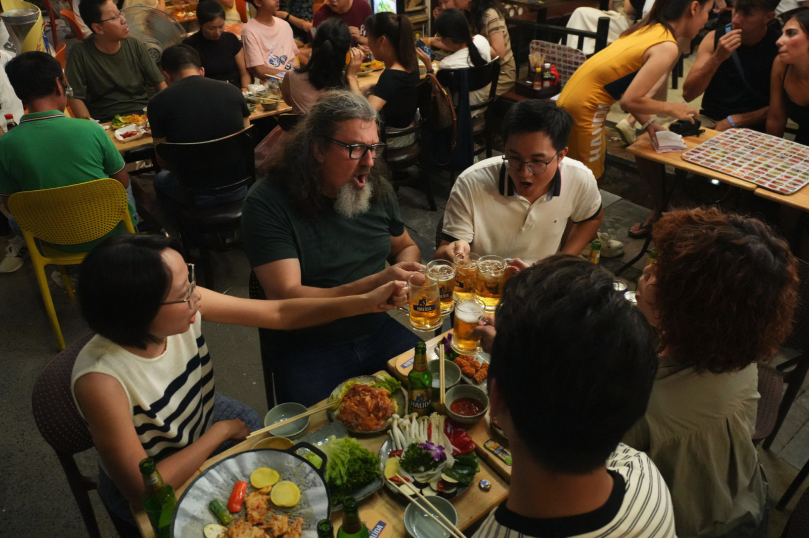 Kết hợp bia thủ công với ẩm thực địa phương: bí quyết từ chuyên gia Carlsberg