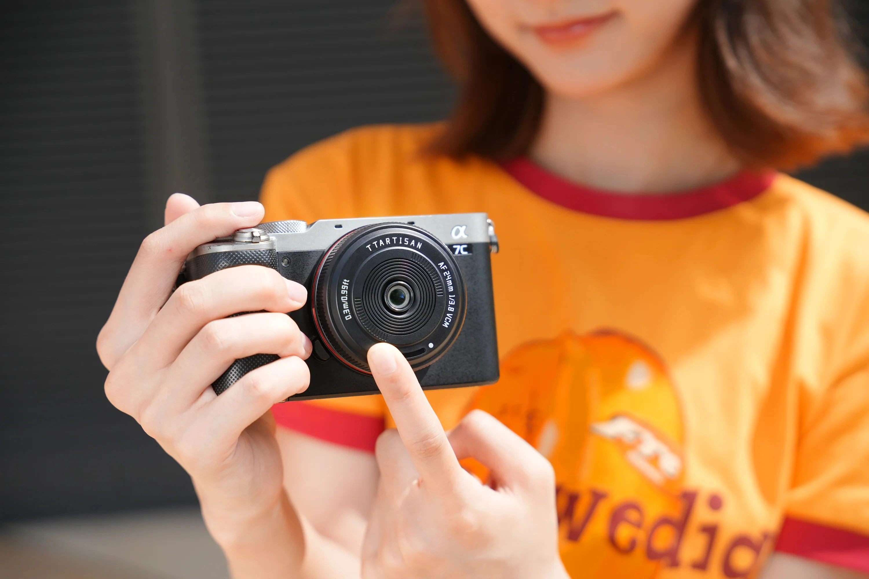 Ống kính pancake siêu nhỏ gọn: TTArtisan AF 24mm mini vs Viltrox EVO 26mm