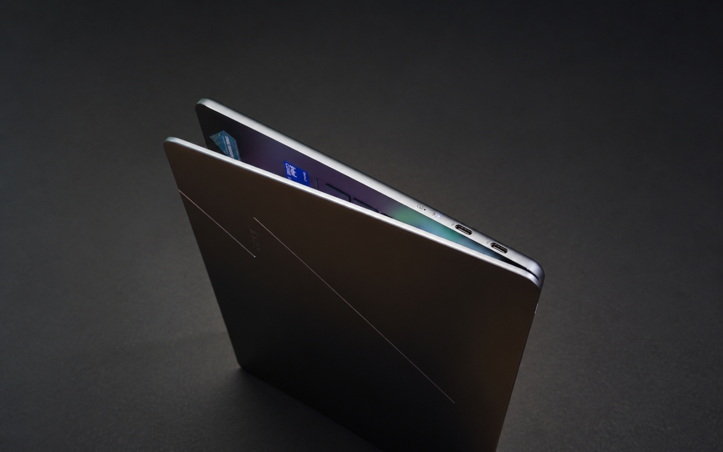 Acer Swift Air 14 vs ASUS VivoBook 14: chọn laptop sinh viên 14 inch nào?