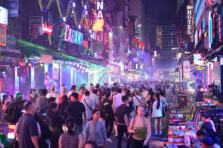 Phố Bùi Viện giá rẻ: Hướng dẫn chọn trải nghiệm đêm phù hợp ngân sách
