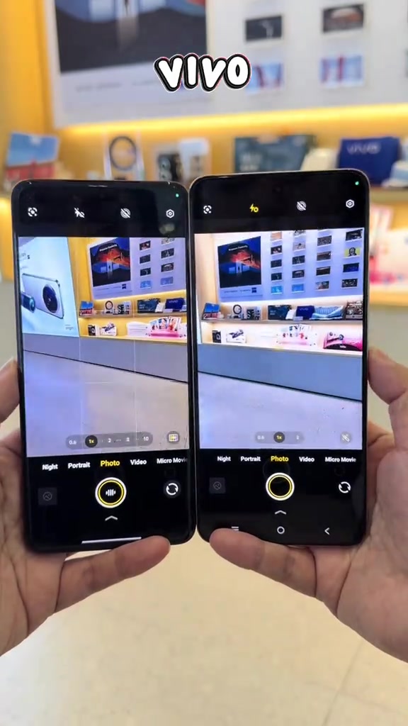 Skrin vivo V60 dan V60 Lite sebelah-menyebelah dengan aplikasi kamera terbuka menunjukkan perbezaan mod zoom