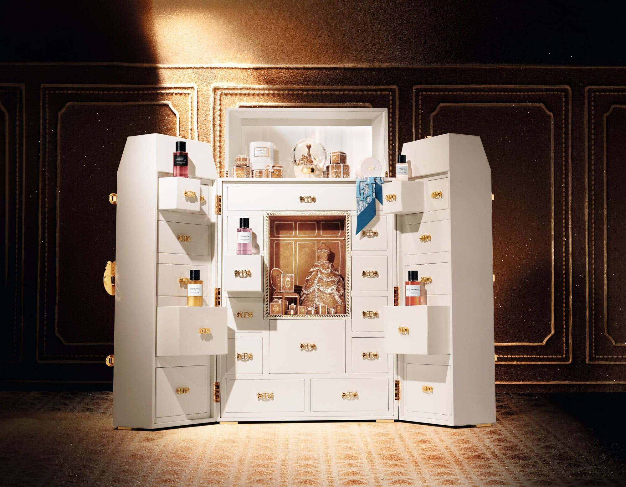 Dari Gingerbread ke Cinderella: Strategi Dior Menguasai Karpet Merah