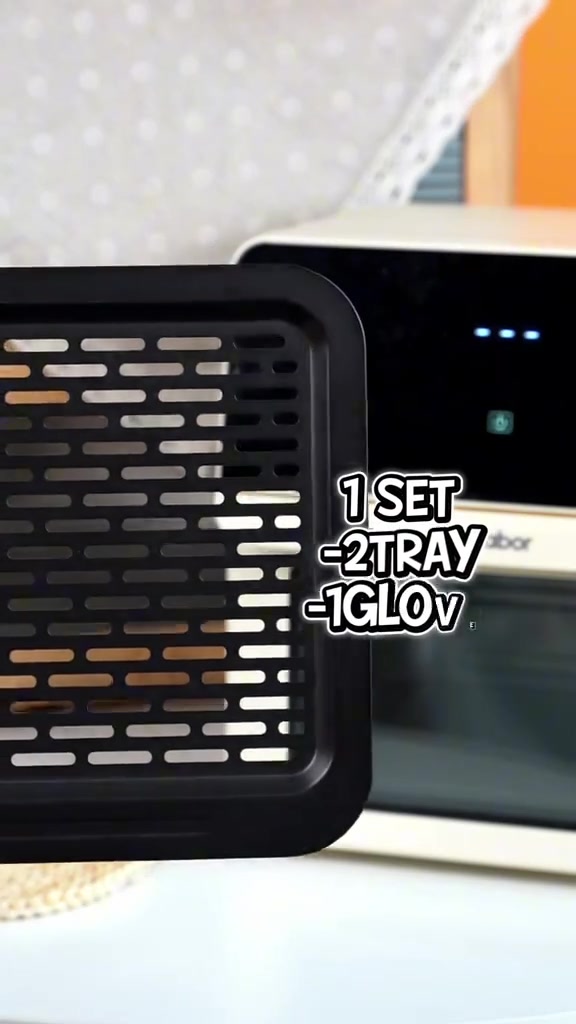 Tray grill hitam air fryer oven Gaabor dengan teks satu set termasuk dua tray dan satu glove