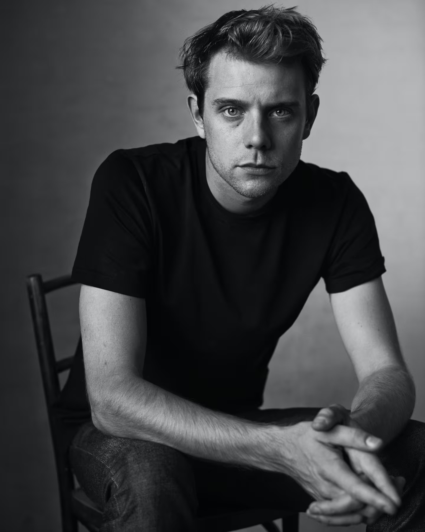 UNIQLO x JW Anderson: Khi sân khấu bước vào đời sống thường ngày