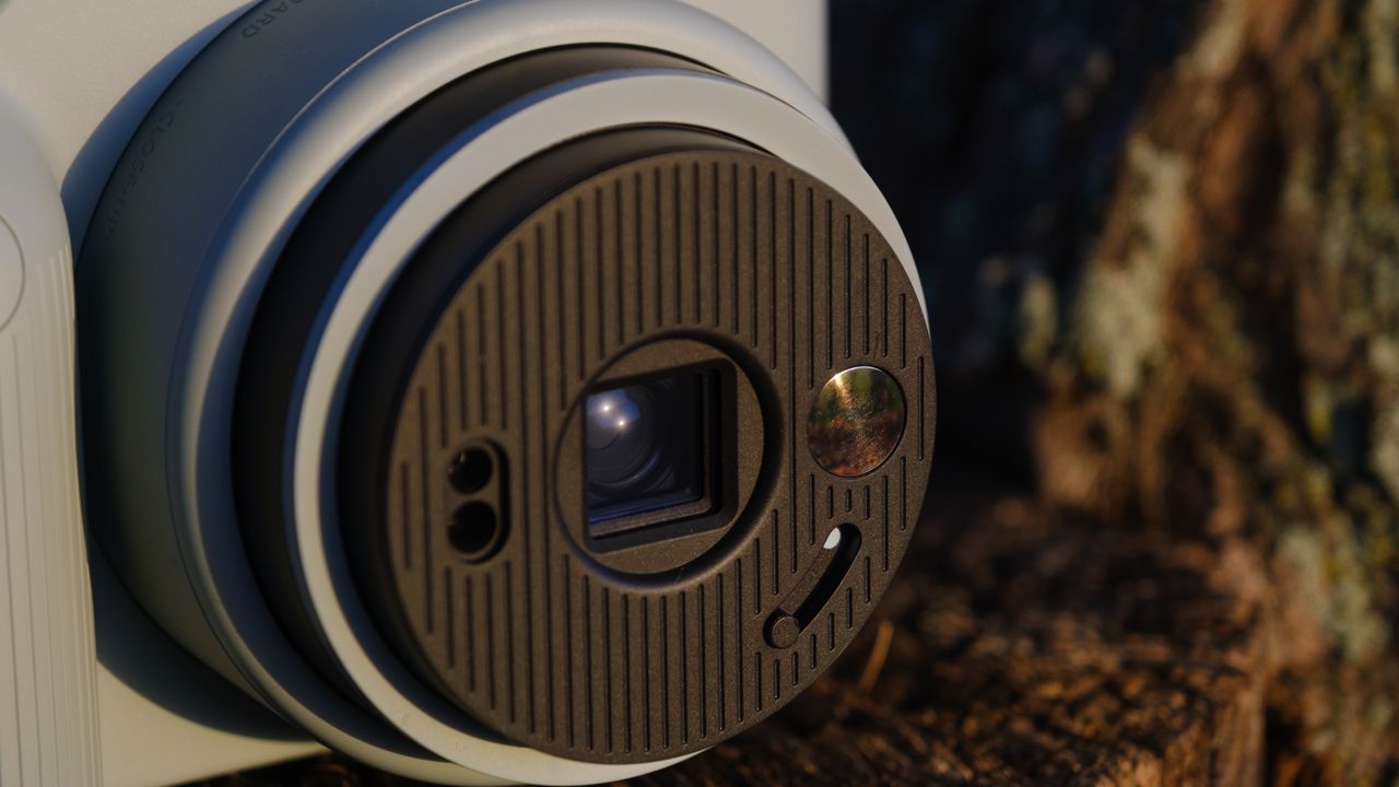 Instax Square 2: Máy ảnh lấy liền Instax cho bữa tiệc moodier