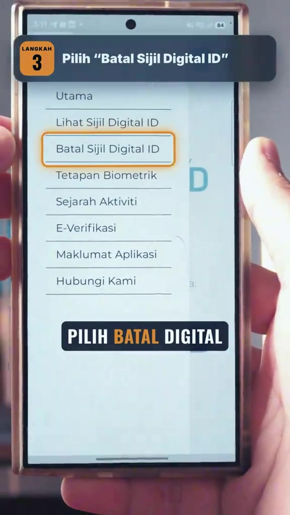 Skrin aplikasi MyDigital ID dengan menu Batal Sijil Digital ID ditandakan kotak jingga