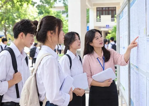 Điểm rèn luyện đại học giảm đột ngột: Hiểu đúng để không mất học bổng