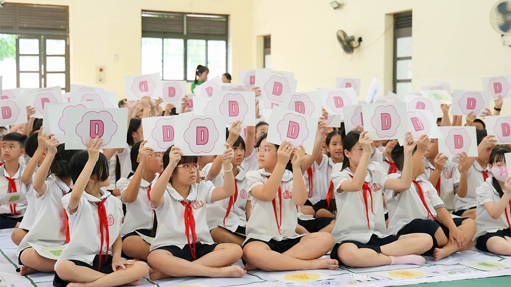 Học sinh tiểu học khám phá sống xanh qua trò chơi và trải nghiệm