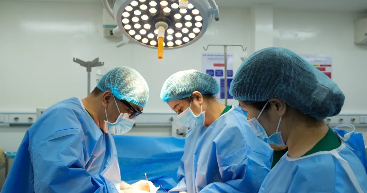 Phẫu thuật bóc tách khối u buồng trứng khổng lồ: kỹ thuật nâng cao và những ranh giới sinh tử