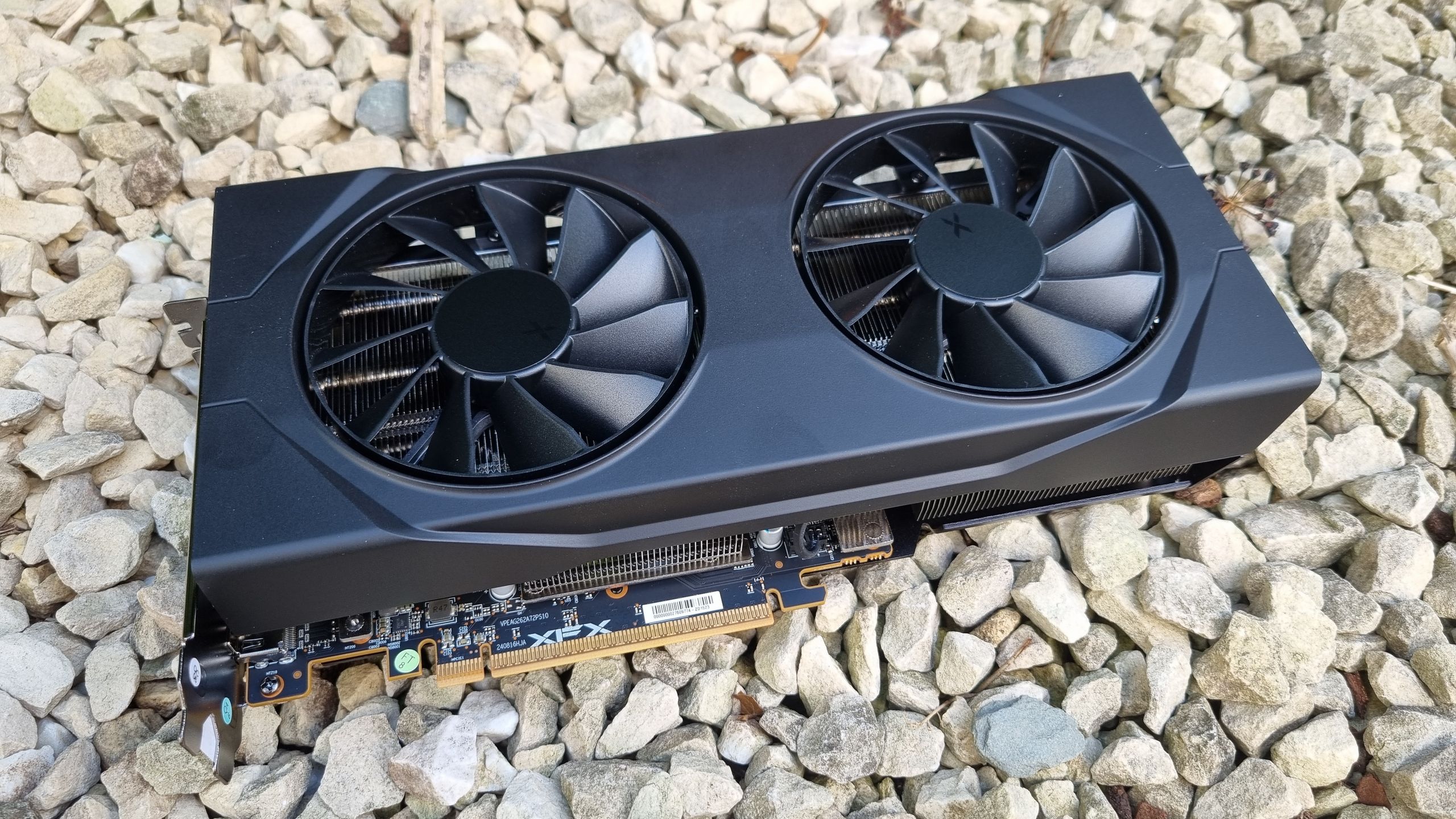 Card đồ họa tăng giá toàn cầu: PC builder nên làm gì?