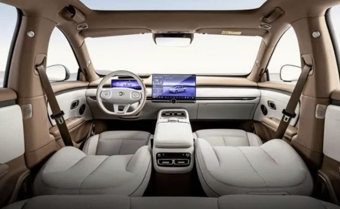 Sedan điện dưới 500 triệu sạc 12 phút: Cuộc chơi mới của xe hạng B