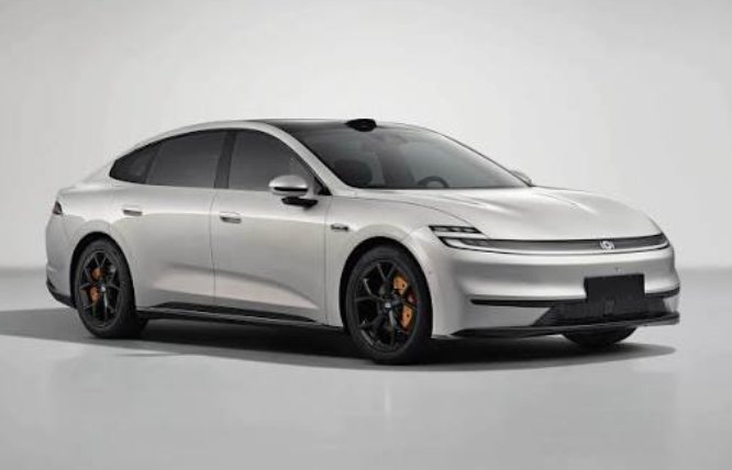 Sedan điện dưới 500 triệu sạc 12 phút: Cuộc chơi mới của xe hạng B