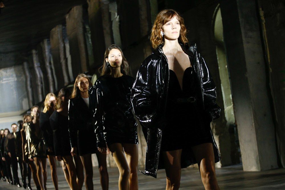 Một thập kỷ định hình Saint Laurent của Anthony Vaccarello