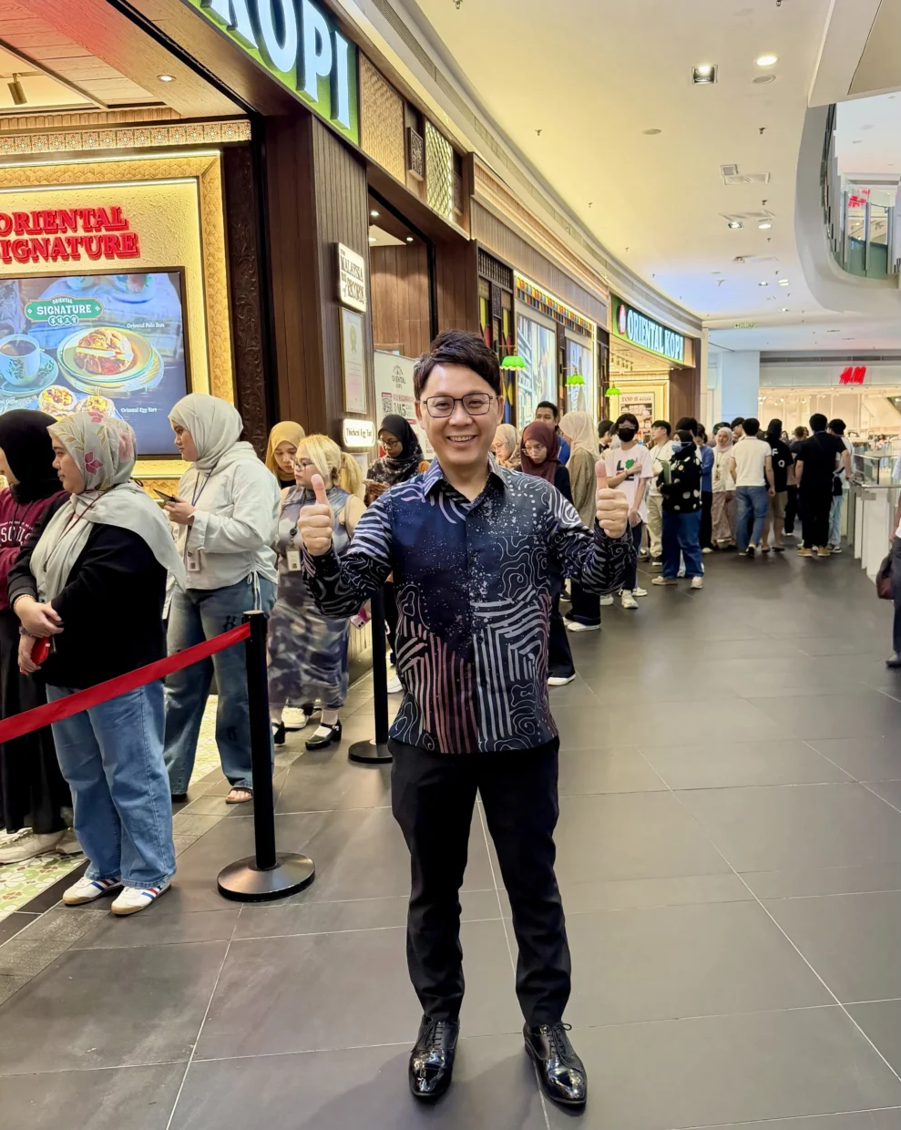 Menu Inggeris Tanpa Bahasa Melayu: Apa Yang Didedahkan Oleh Kontroversi Gerai Kopi