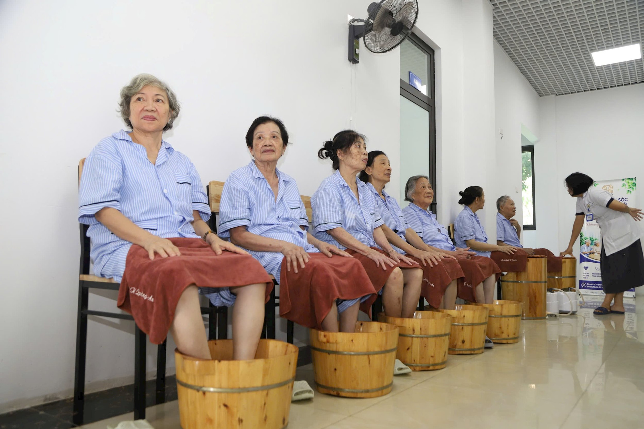 Mô hình chăm sóc người cao tuổi ban ngày: từ Tây Hồ đến mạng lưới cộng đồng