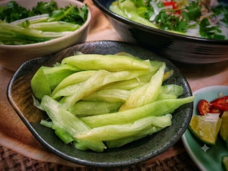 Rau trăm lớp và dọc mùng: Cách chọn rau dại tốt cho tim mạch và cân nặng