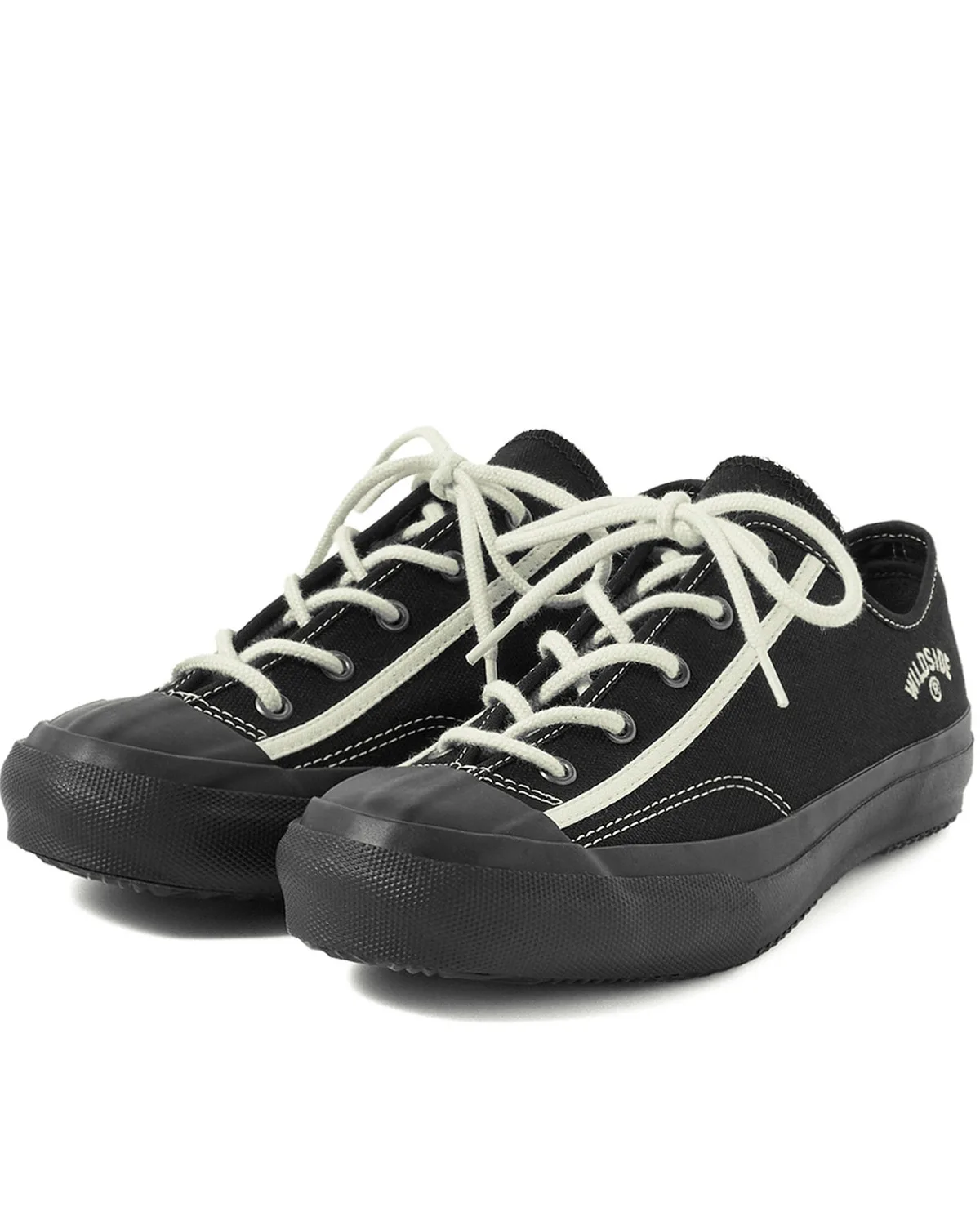 Những sneaker huyền thoại được tái sinh với chất liệu cao cấp