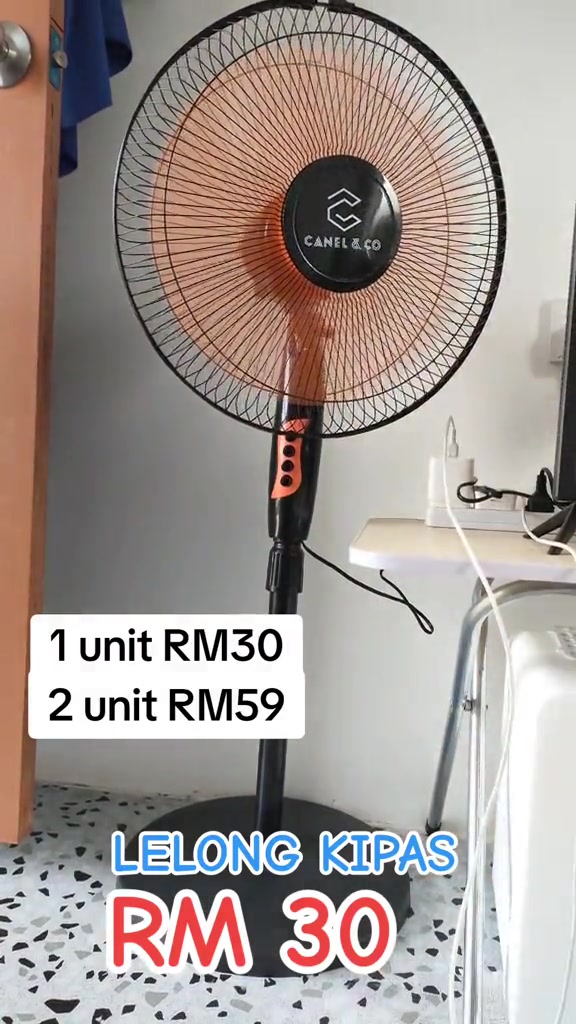 Kipas stand fan bilah jenama Canel & Co berdiri dalam bilik dengan teks harga lelong 1 unit RM30 dan 2 unit RM59