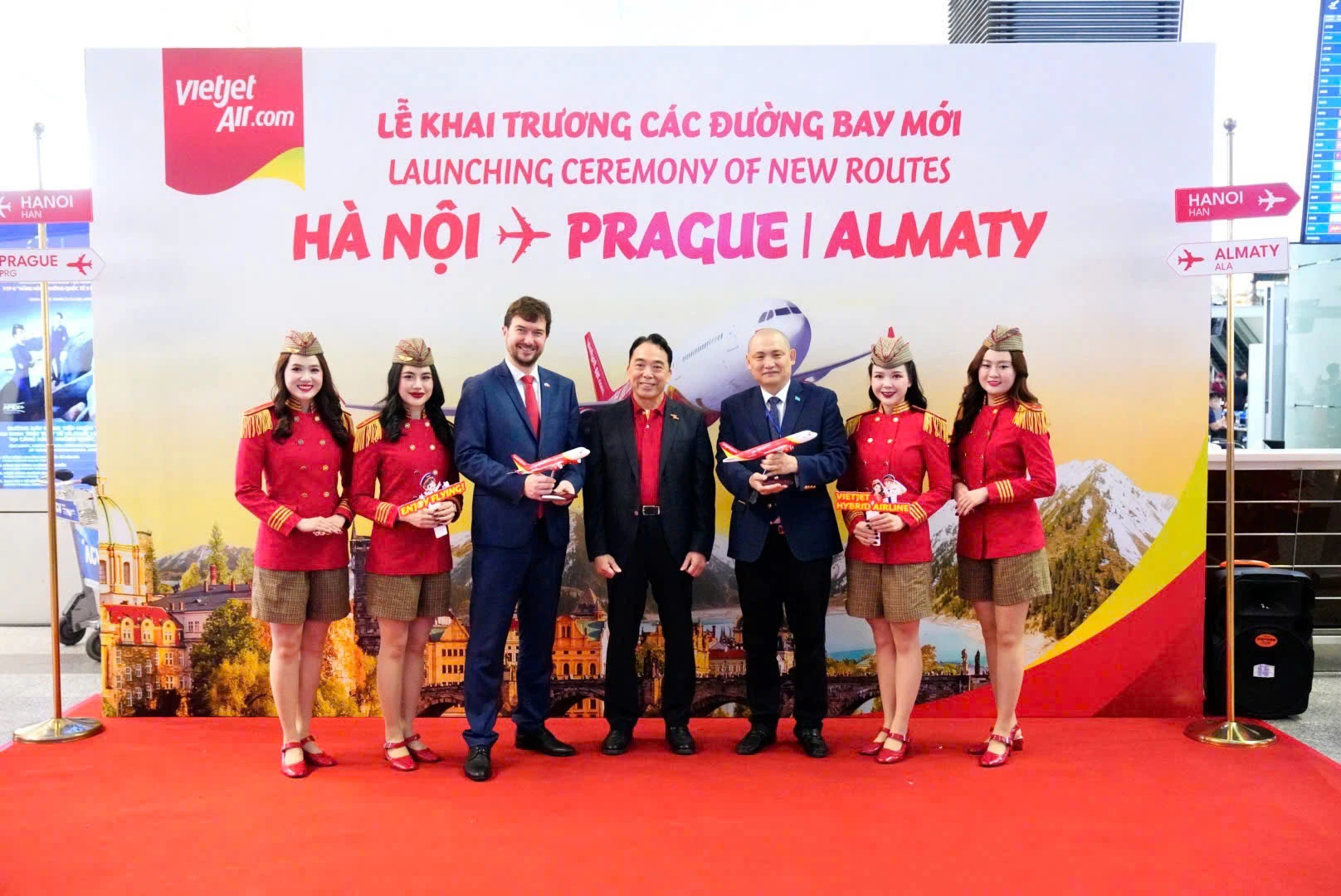 Ba đường bay mới từ Hà Nội: Cửa ngõ tới Praha, Almaty và tour liên tuyến Âu–Á